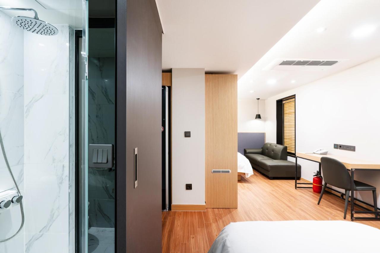 Lala Vianco Business Hotel Busan Bagian luar foto
