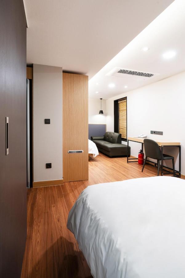 Lala Vianco Business Hotel Busan Bagian luar foto