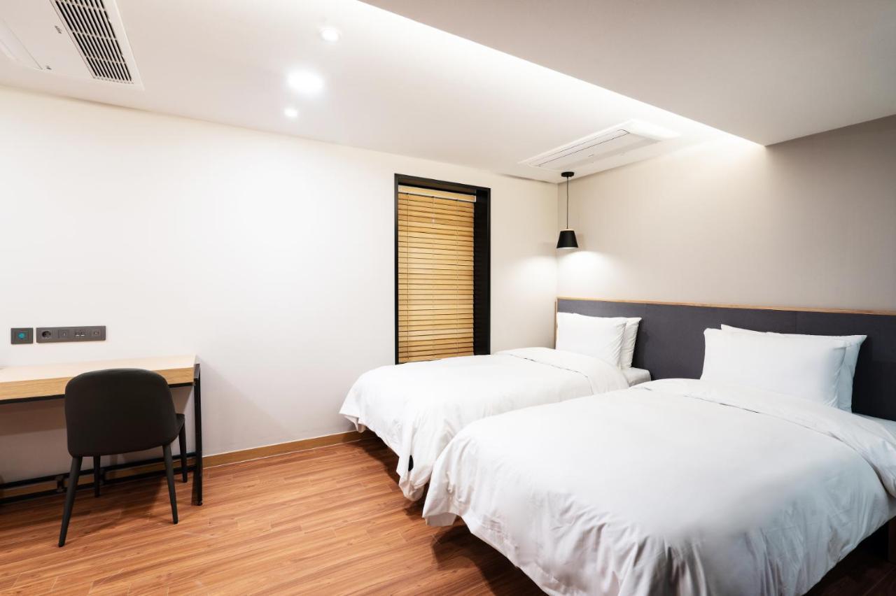 Lala Vianco Business Hotel Busan Bagian luar foto
